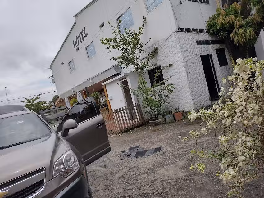 HOTEL RESTAURANTE Y LAVADERO BUNKER