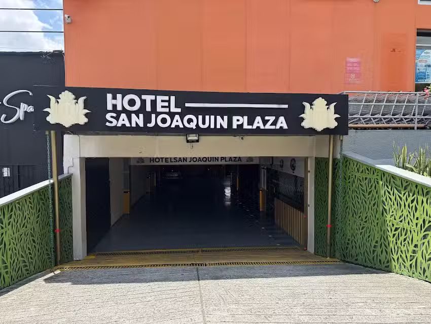 Hotel San Joaquin Plaza