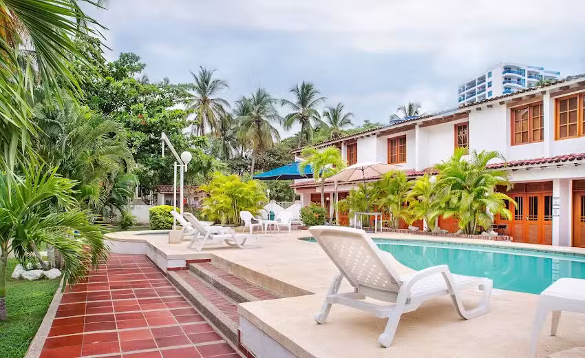 Hotel Santorini Express y Caba&ntilde;as Santa Marta