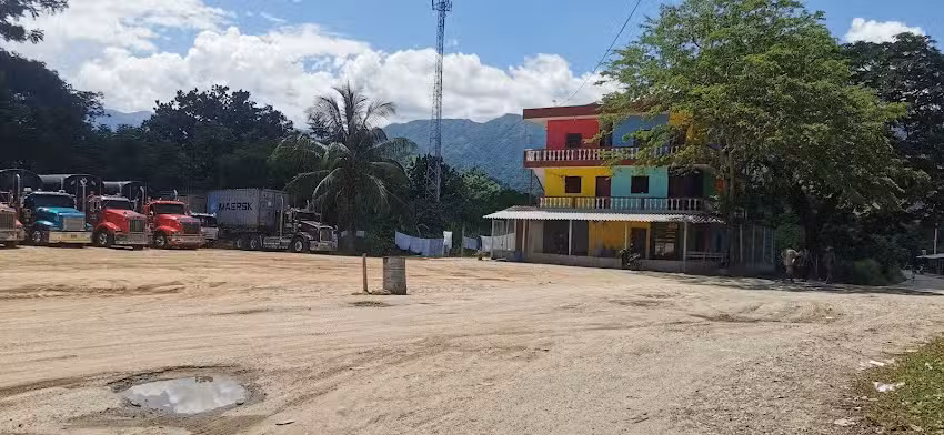 HOTEL Y PARQ. PUENTE SEVILLA