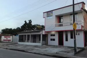 HOTEL Y PARQUEADERO BELLA LUNA