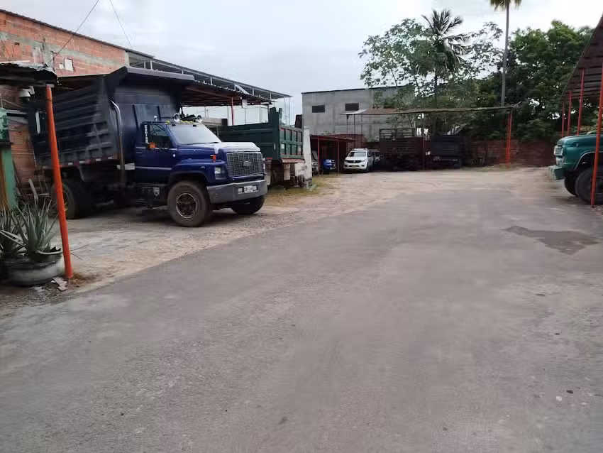 Hotel y Parqueadero Los Naranjos