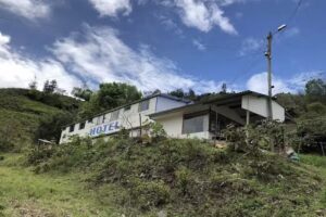 Hotel y Parqueadero Servicentro del Oriente