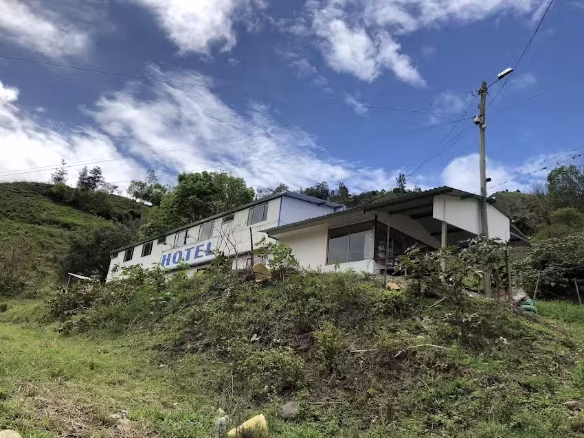 Hotel y Parqueadero Servicentro del Oriente