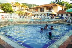 Hotel y Piscina, El Escondite de Armando