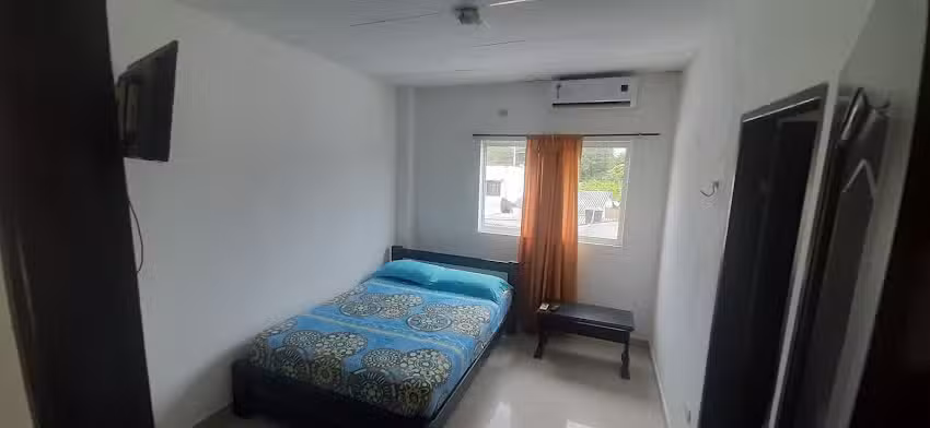 Hotel y piscina Las Paisas