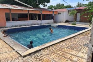 Hotel y Piscina NAURAM