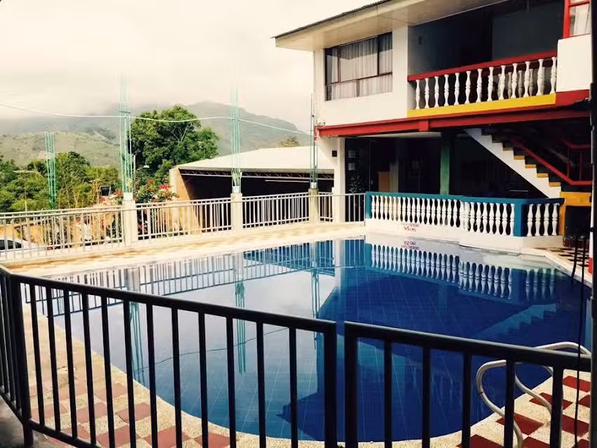 Hotel y Piscina Villa Ly