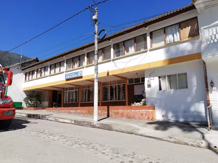 Hotel y Restaurante ARBOLEDAS