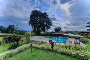 Jardines del Caf&eacute; / Finca Entre Nubes