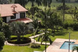 Kamanduk Country House