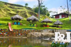 La Alpina Centro Tur&iacute;stico