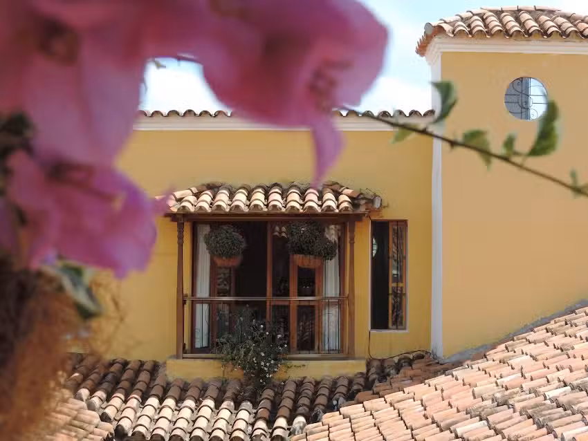 La Casa Amarilla Hotel