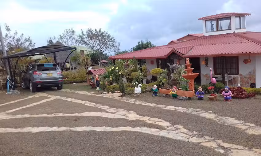 La Casita de Chucho Y Flor