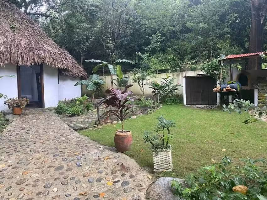 La Hembra Eco-lodge