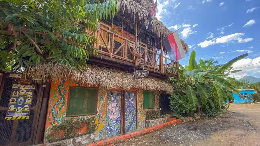 La Natura Hostel & Pool