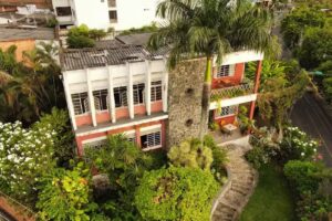 La Palmera Hostel and Coffee Shop