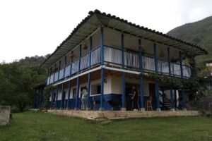 La Pe&ntilde;a Abejorral &ndash; Hostal y Parque de Escalada, Climbing Park and Hostel