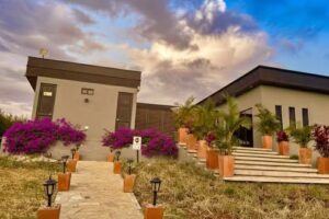 Luz de luna mesa de los santos house