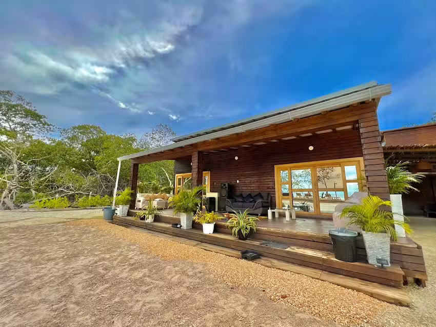 Medusa Hostal Isla Tintip&aacute;n