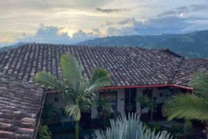 Misi&aacute; Emilia, Hostal