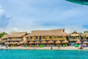 Nuestros 3 Tesoros | Hotel de Playa y Resturante Caribe&ntilde;o | Playa tranquila | Isla de Bar&uacute;, Cartagena de indias.