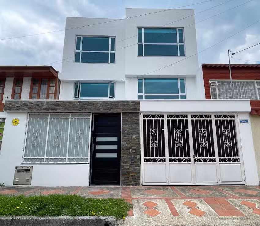 Outlanders House BOG Airport