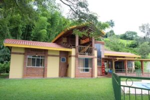 P&aacute;jaros y Mariposas