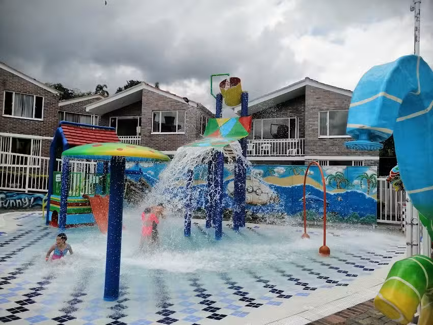 Piscina AROA