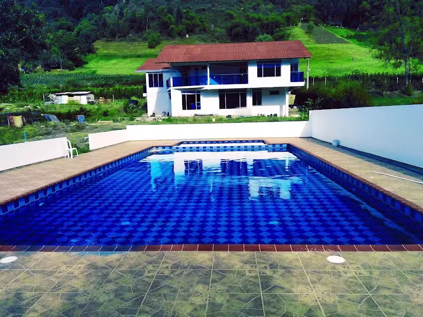 PISCINA LA VEGA SOCOT&Aacute;