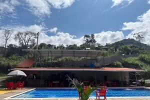 PISCINA LAS PALMAS VDA PINIPAY