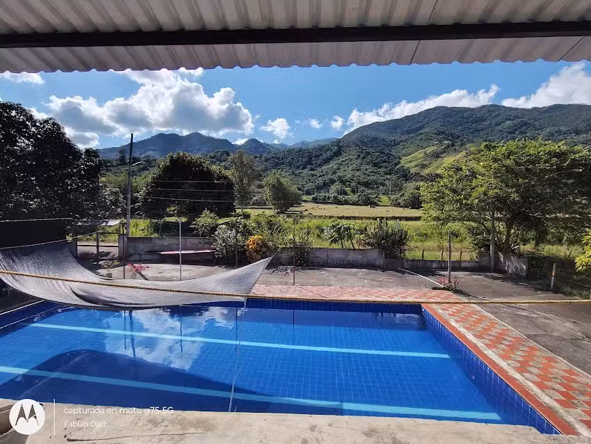 Piscina los mangos Dindal