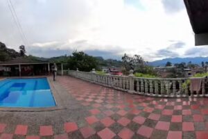 Piscina y hospedaje 33