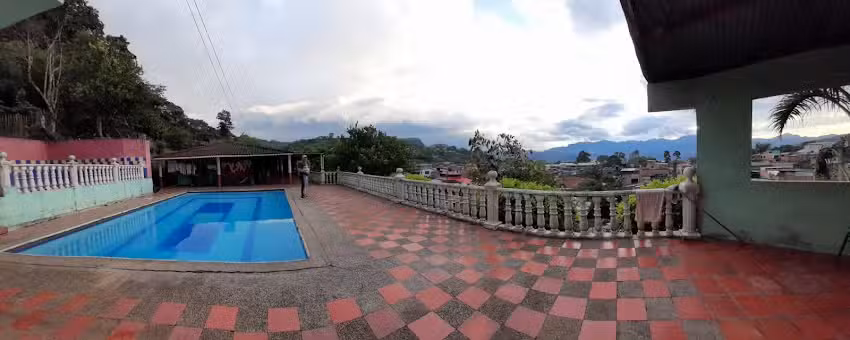 Piscina y hospedaje 33