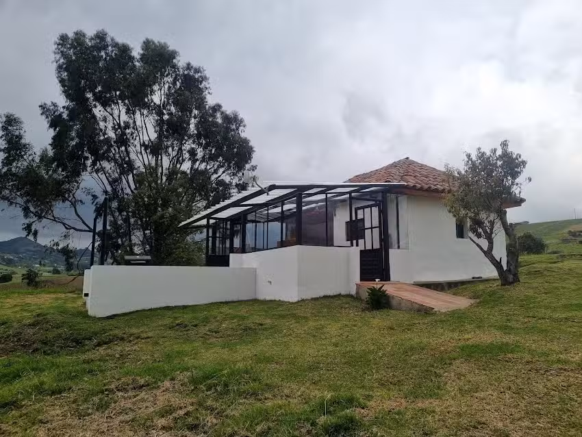 Posada para&iacute;so verde