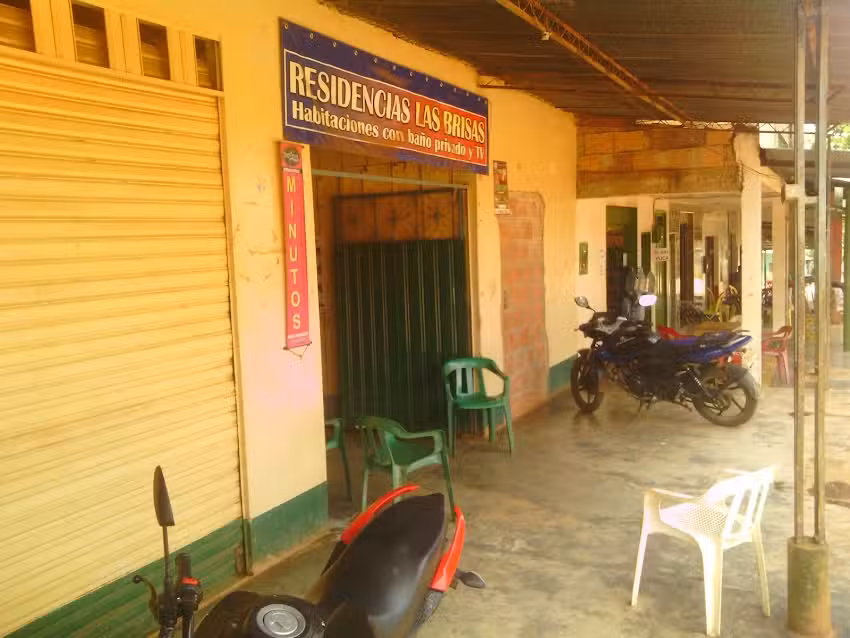 RESIDENCIA LAS BRISAS