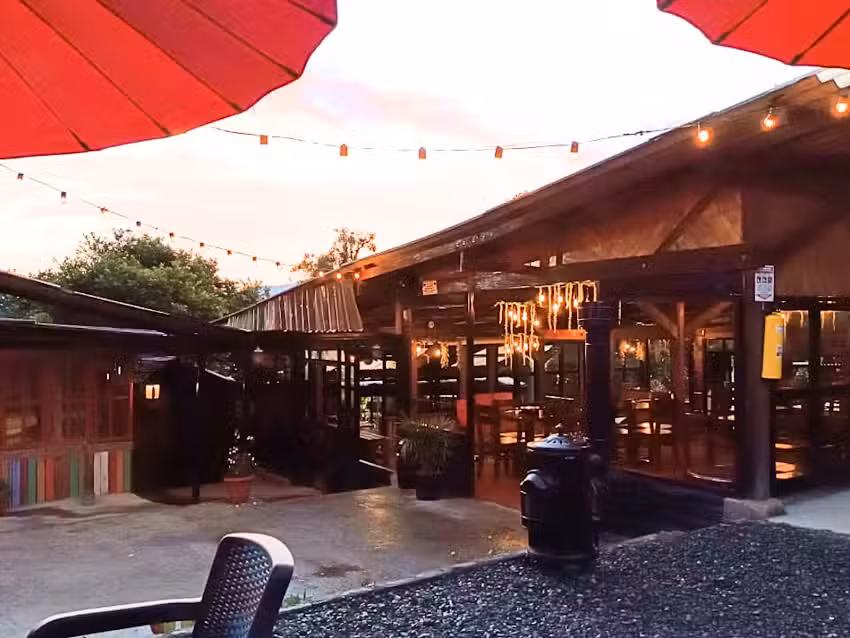 Restaurante Cumbre & Saz&oacute;n y Caba&ntilde;as Aldea de Cabal