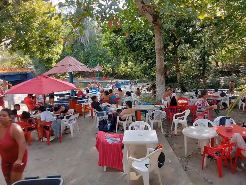 Restaurante y Balneario Las palmas