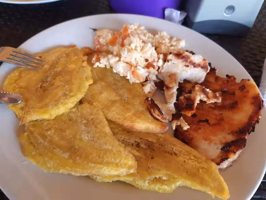 Restaurante y Hospedaje La Salida