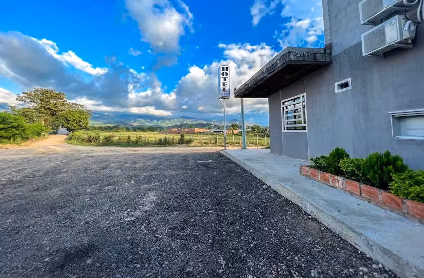 SAGRADO HOTEL (sobre autopista #45)