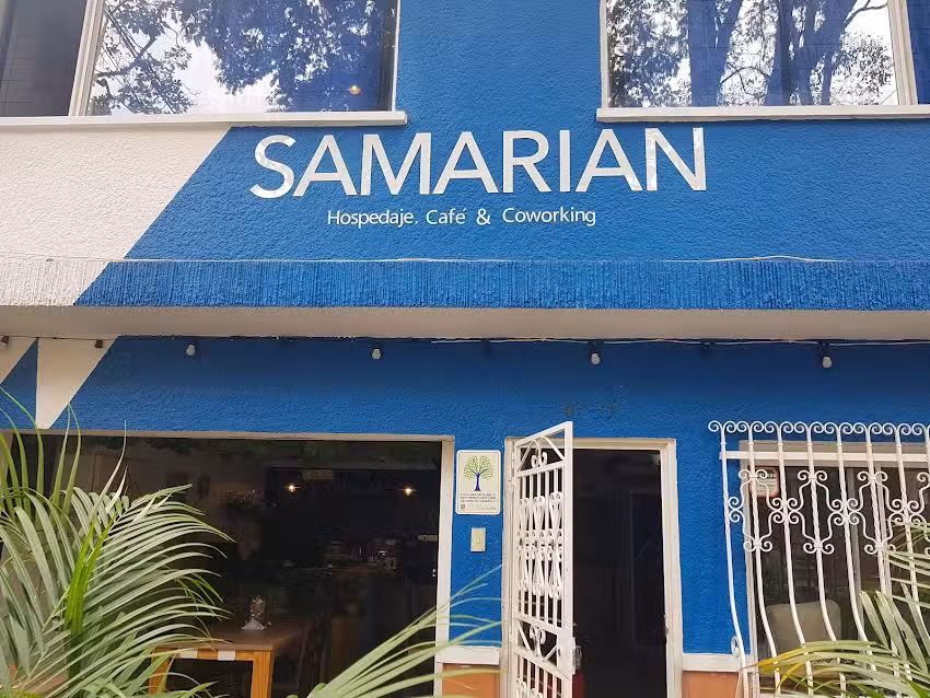 Samarian Hostel, Caf&eacute; & Coworking
