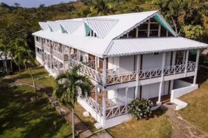 South West Bay Cabañas