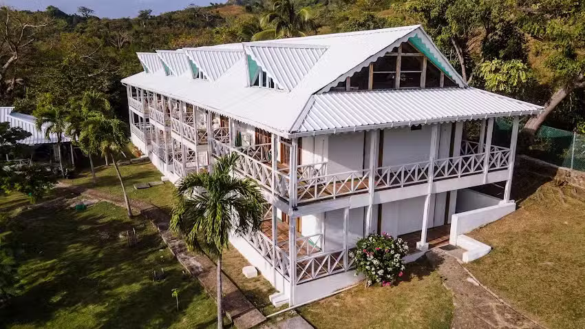 South West Bay Caba&ntilde;as