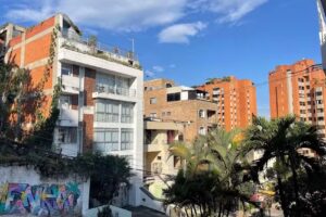 Suite 203 hosted by Johan