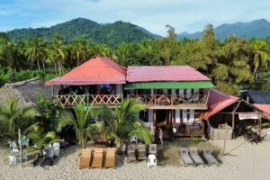 The Mompe Beach hostal