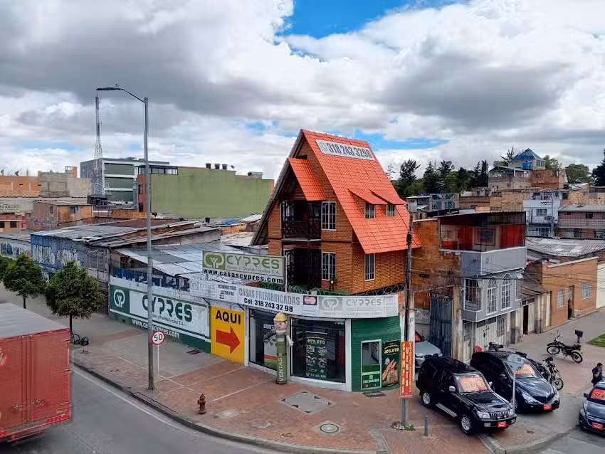 TransMilenio &ndash; Estaci&oacute;n 7 de Agosto