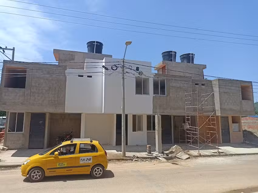 Urbanizaci&oacute;n La Castellana &ndash; Los Patios