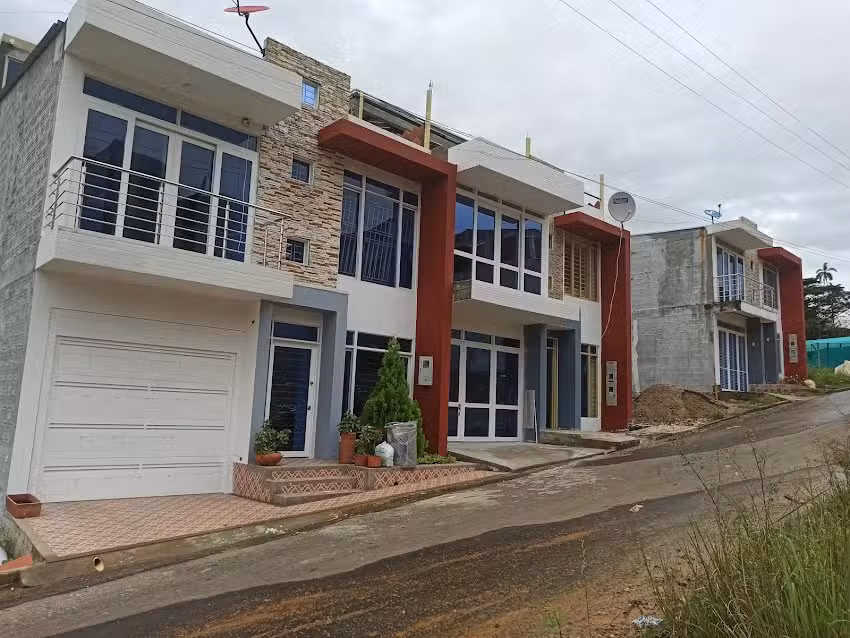 Urbanizaci&oacute;n Senderos de Santa Ana